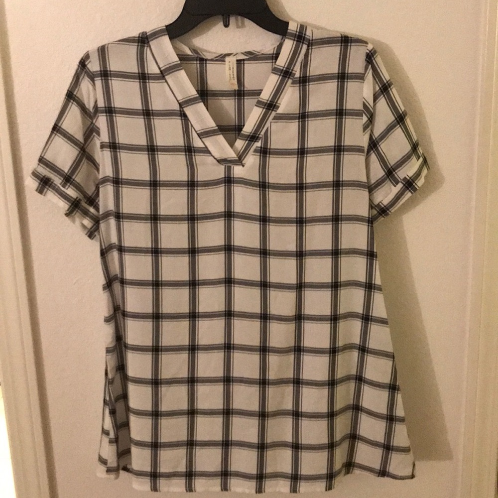 Short sleeve plaid striped top